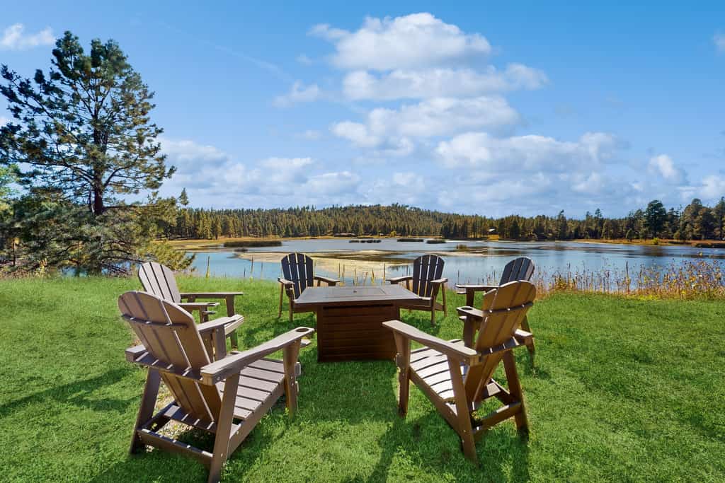 Modern lakefront cabin with bbq, gas fireplace, amazing views