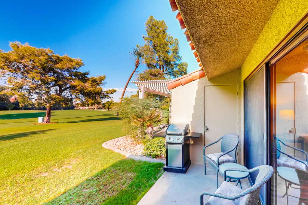 Resort living golf getaway with country club, near Joshua Tree National Park