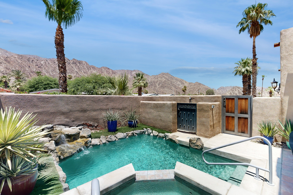 Avenida Alvarado Oasis