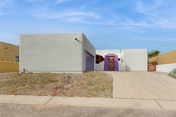 Modern adobe home with a community pool, washer/dryer - snowbirds welcome!