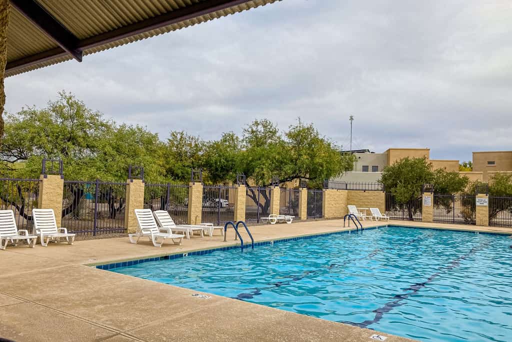 Modern adobe home with a community pool, washer/dryer - snowbirds welcome!