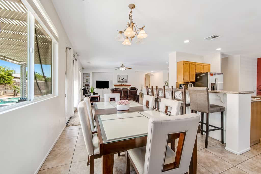 Desert gem with private pool, enclosed yard, game room & fast WiFi -dog-friendly