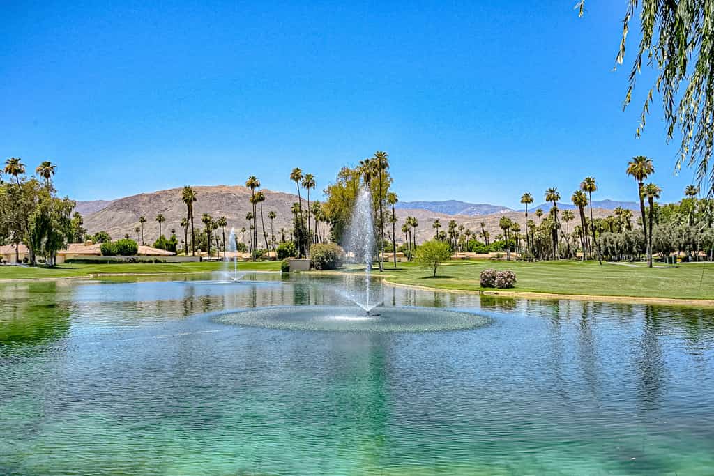 Bright and cheery home close to Coachella with pool & tennis on-site