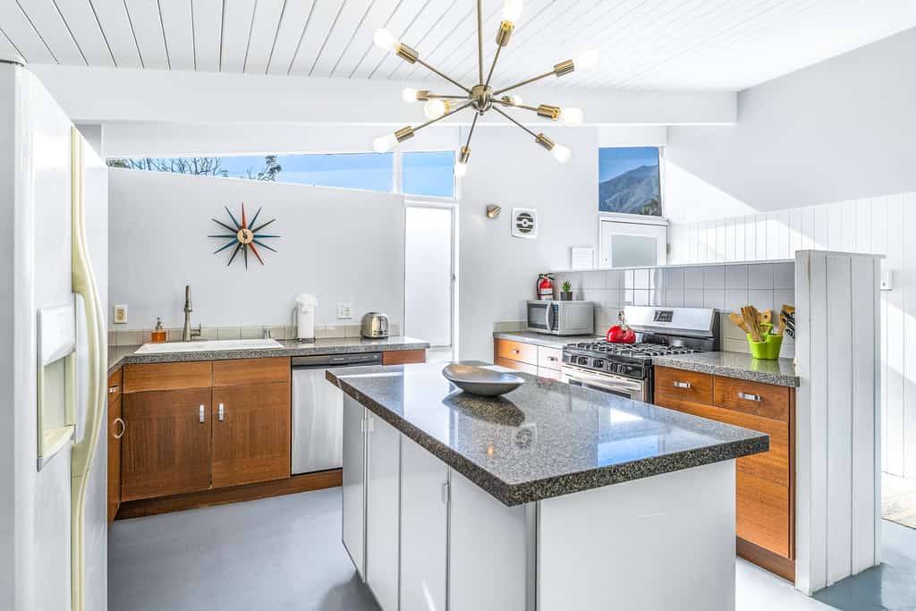 Iconic, bright, & dog-friendly house w/private pool, spa, pool table & grill