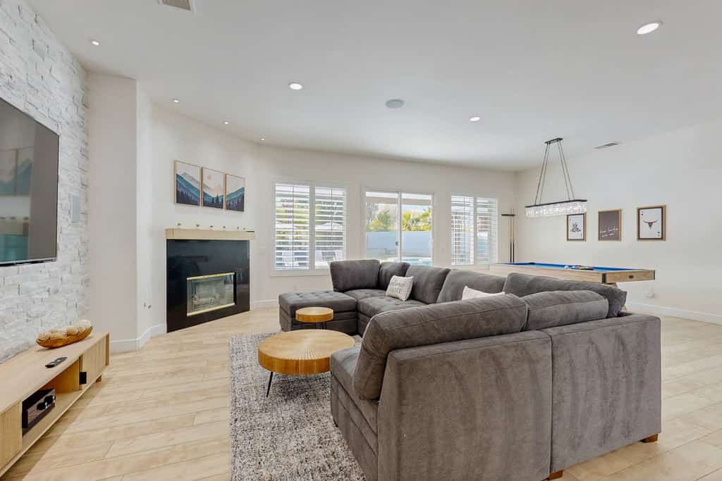 Sunny Vibes & Mountain Views—Your Stylish Indian Wells Retreat for Fun, Relax