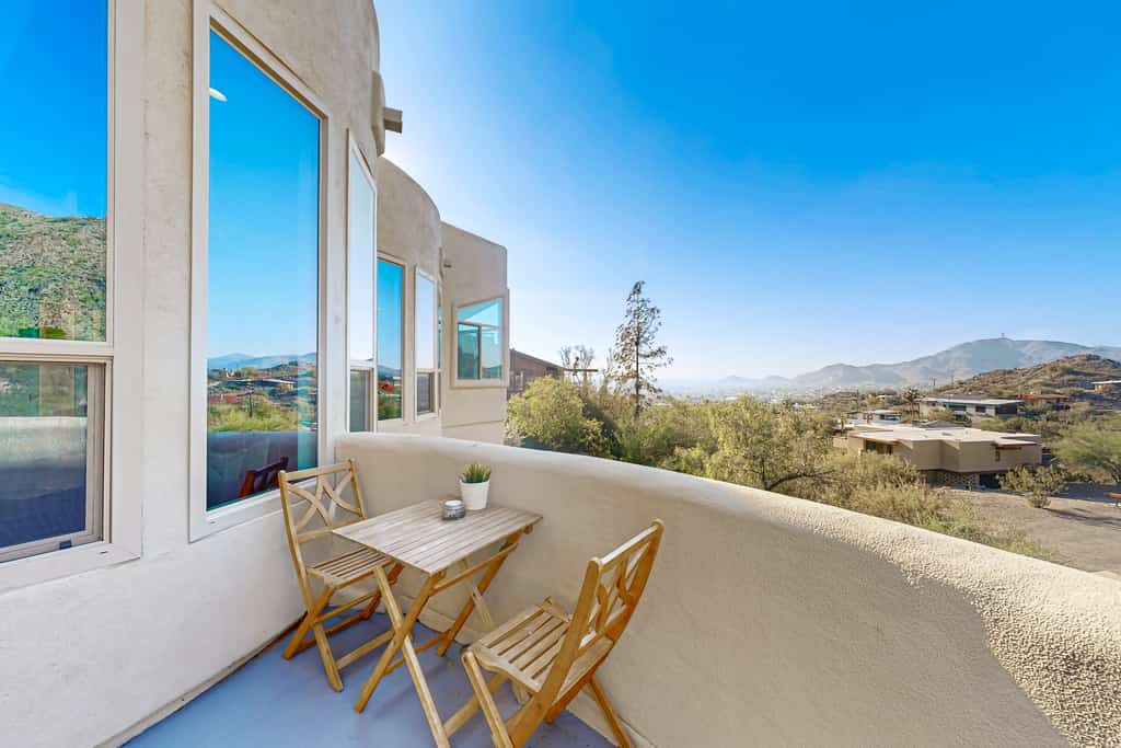 Luxurious Mountainside home w/ expansive views, rooftop patio, balcony