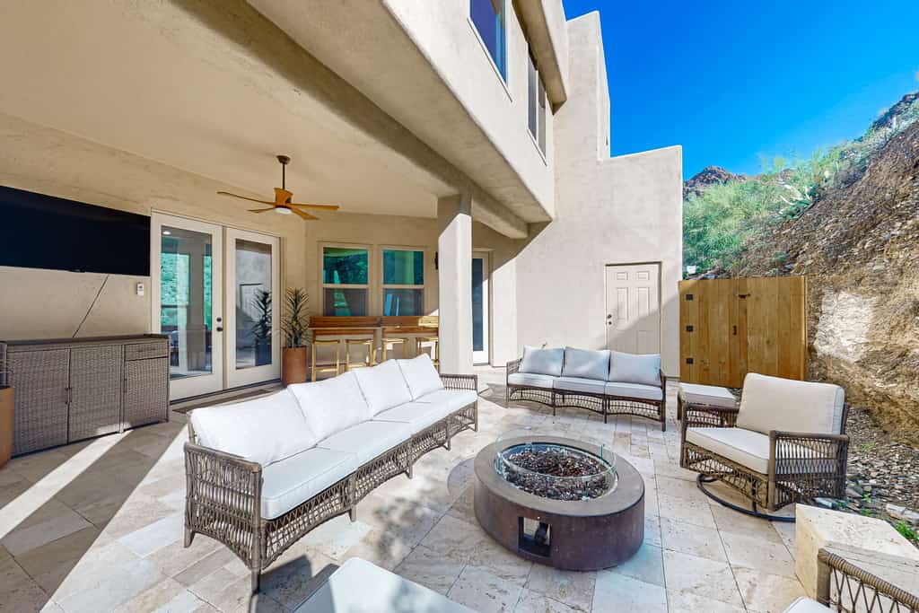 Luxurious Mountainside home w/ expansive views, rooftop patio, balcony