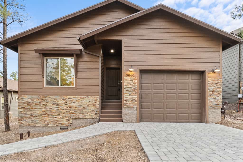 Luxury home with patio, fireplace, BBQ grill, golf nearby