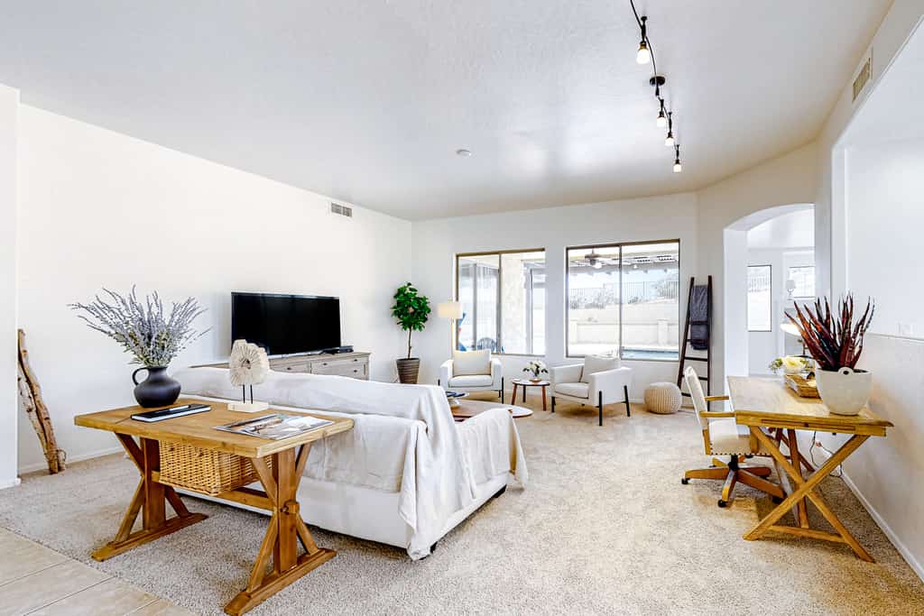 Dreamy desert gem with private pool, firepit, grill, lanai & AC