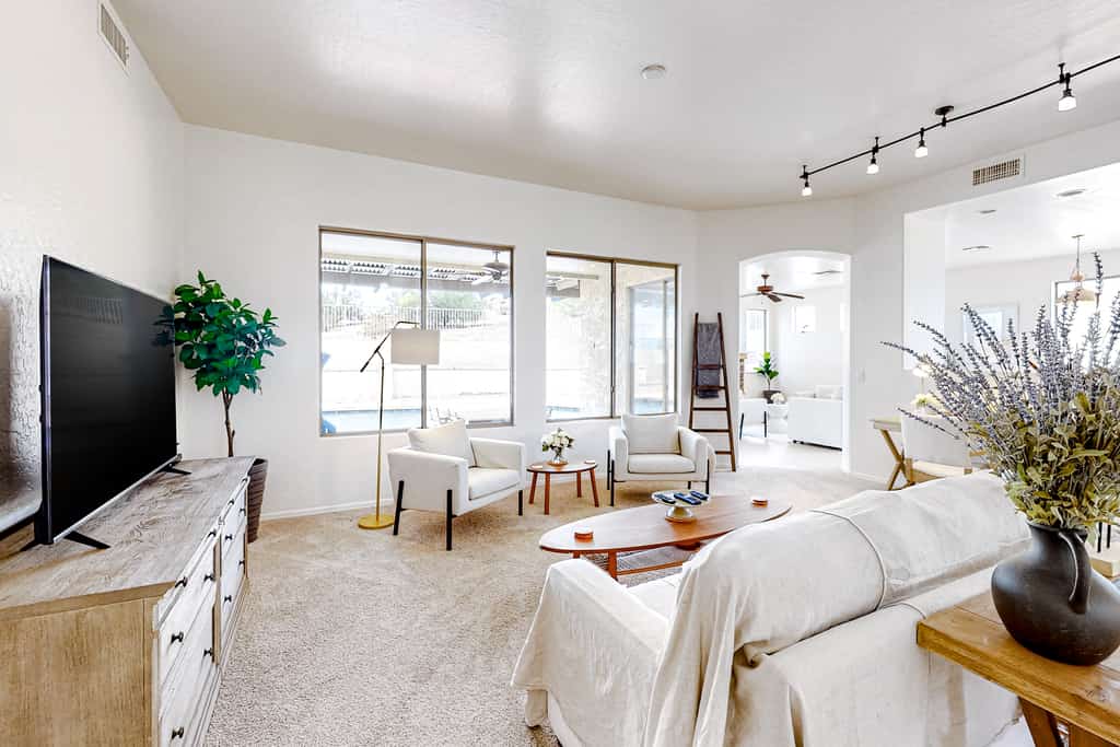 Dreamy desert gem with private pool, firepit, grill, lanai & AC