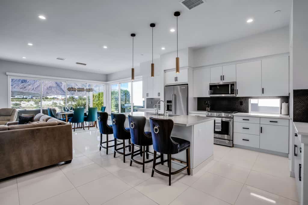 Modern mountain-view gem with private pool, jacuzzi, & resort amenities