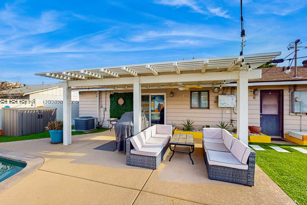 Your Perfect Family Getaway in Tempe - Comfort, Fun, Outdoor Pool, and Sun Await