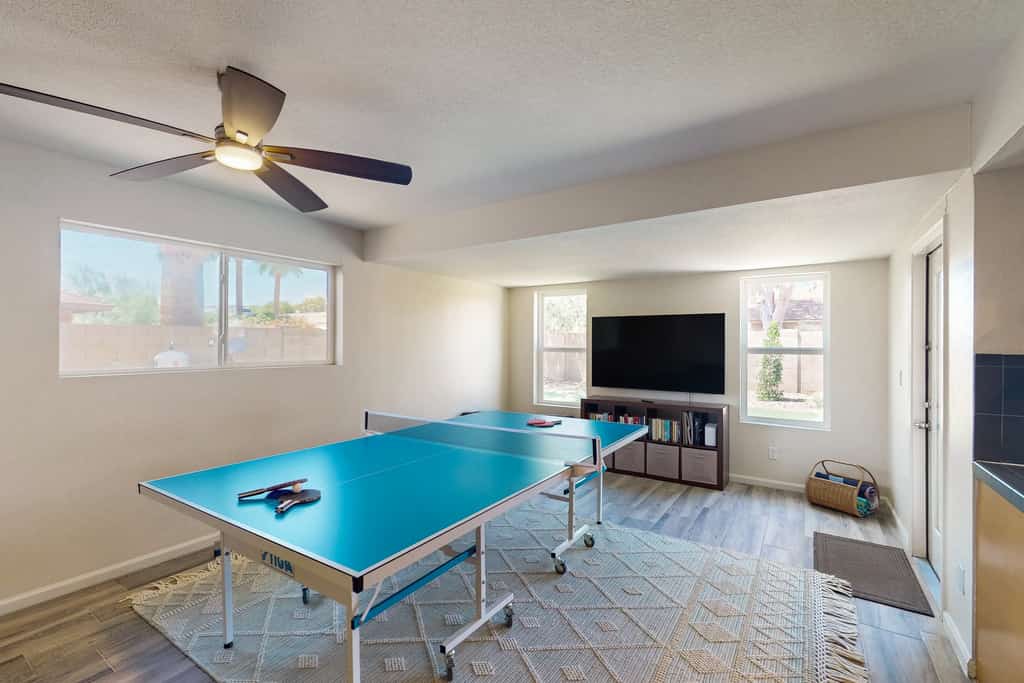 Modern home with private pool, covered patio, & ping-pong table - dogs ok