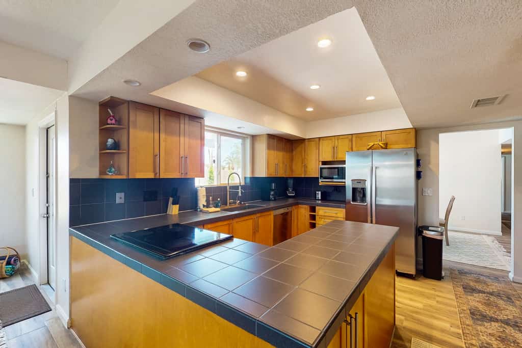 Modern home with private pool, covered patio, & ping-pong table - dogs ok