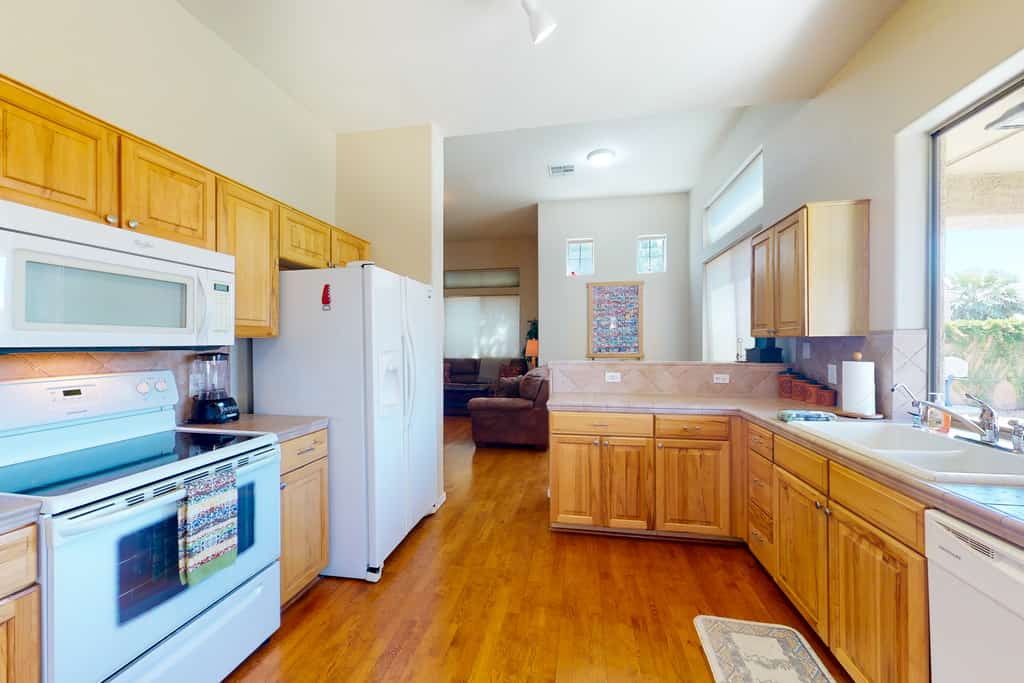Airy home with private heated pool, firepit, grill, enclosed backyard, cornhole