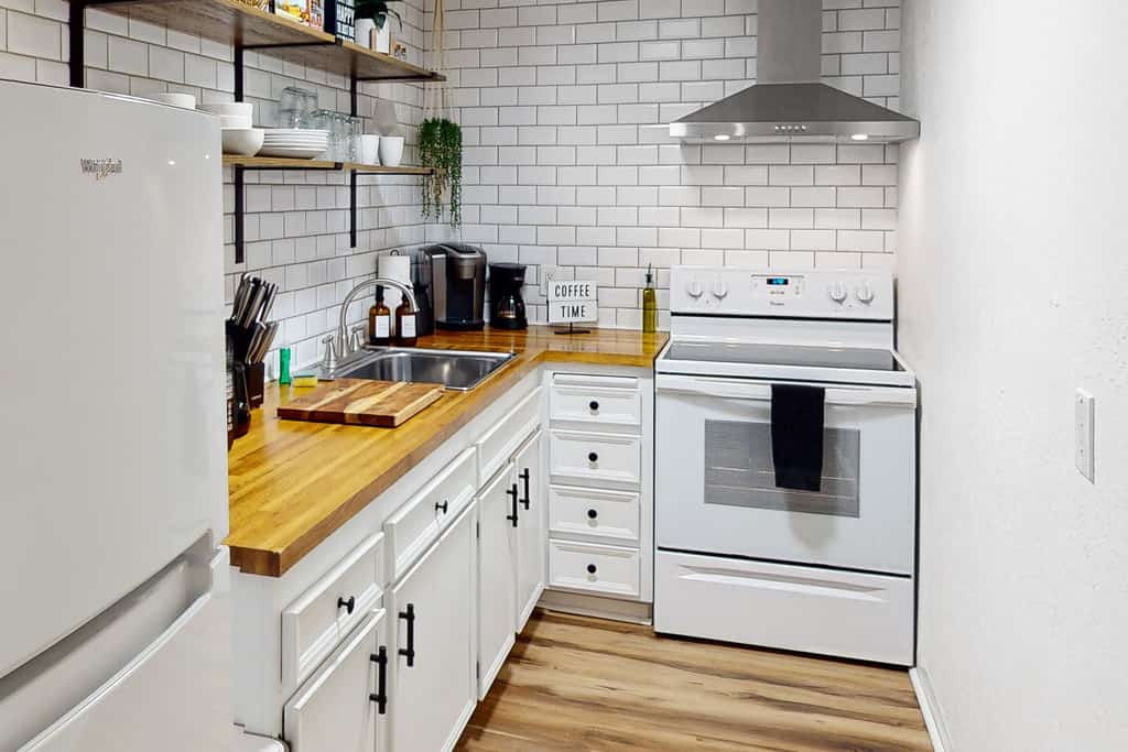 Dreamy bohemian condo with tranquil vibes, close proximity to downtown