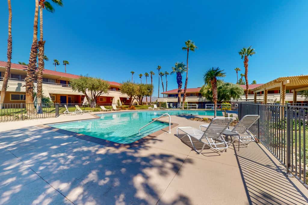 Bright & modern dog-friendly oasis with pool, tennis courts, balcony, & A/C