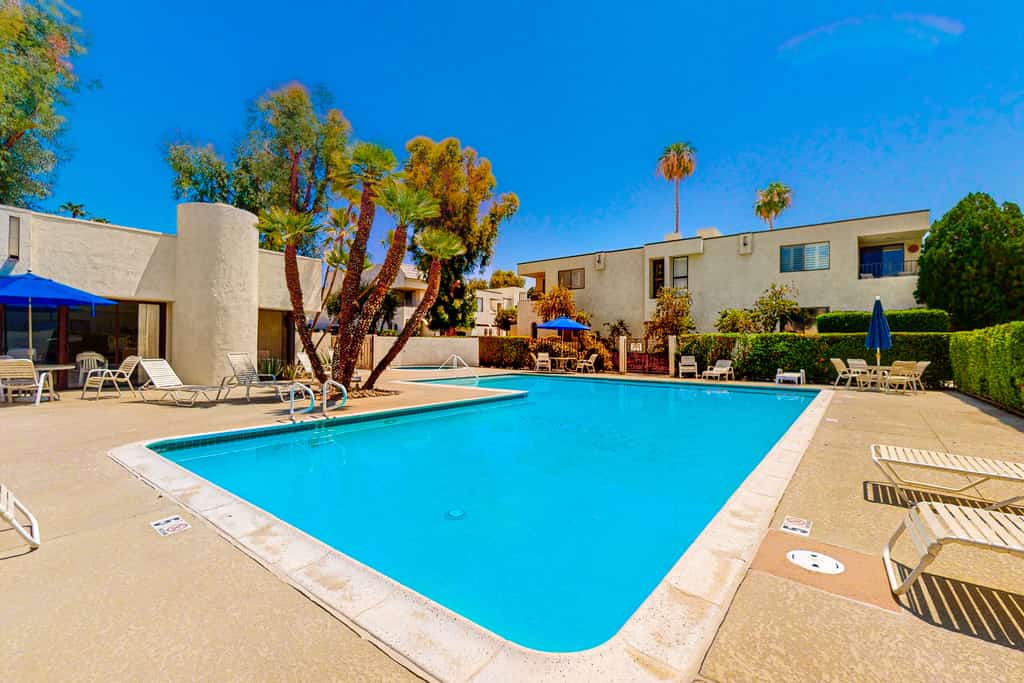 Inviting condo w/ gas grill & shared pool/spa/tennis - 1/2 block to El Paseo