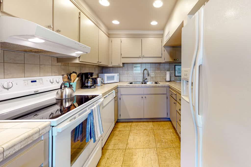 Inviting condo w/ gas grill & shared pool/spa/tennis - 1/2 block to El Paseo