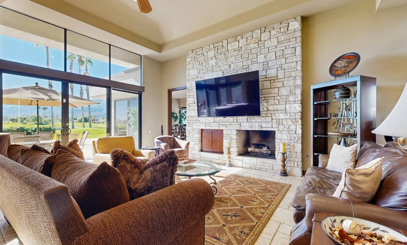 Glamorous home w/ mountain views, private pool, & on-site golf - 3 BR - #067092