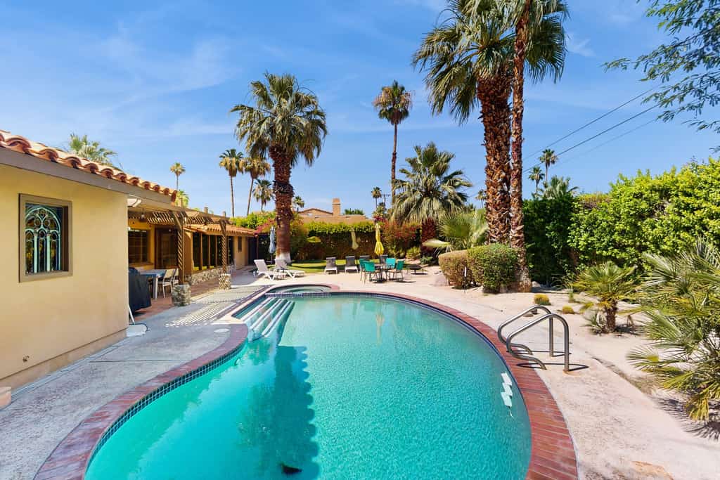 Siesta-ready home with private saltwater pool - close to downtown