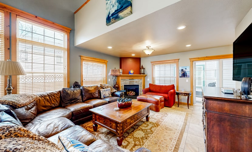 Dog-friendly downtown home & casita with patio, grill, streaming, gym equiptment