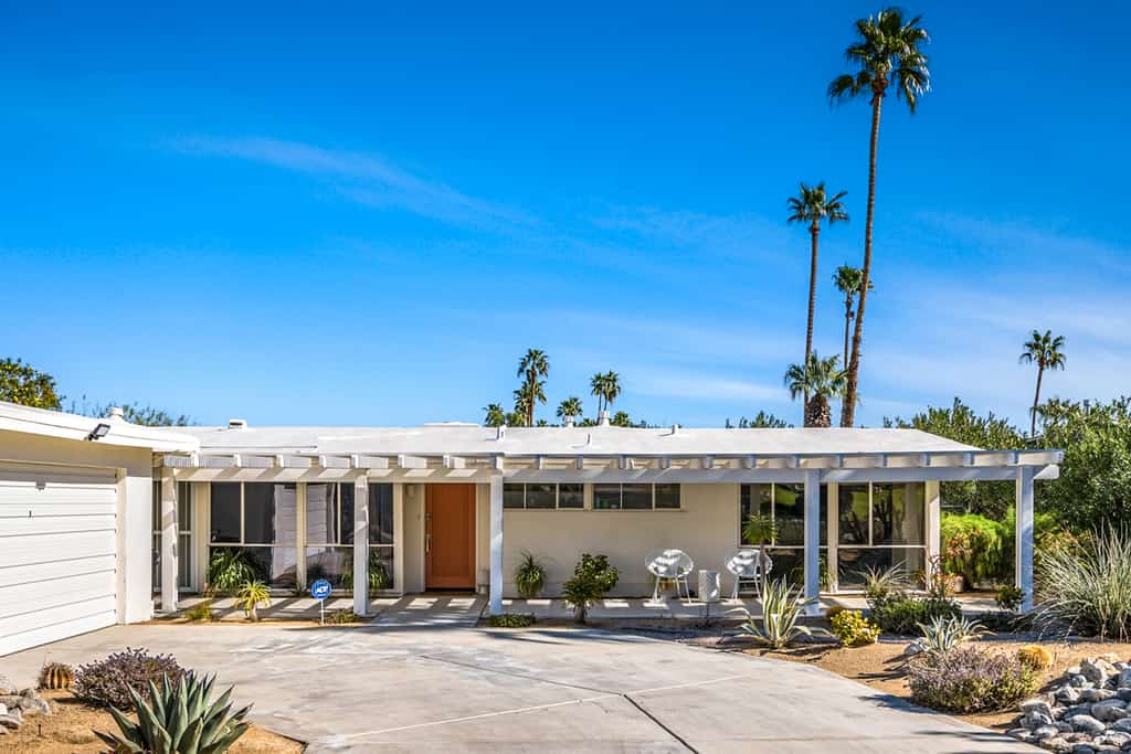 Renovated, modern home with private pool, firepit, washer/dryer & AC