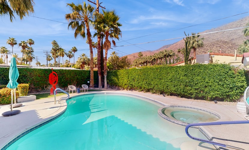 Colorful home with private pool and spa & private gas grill - families welcome