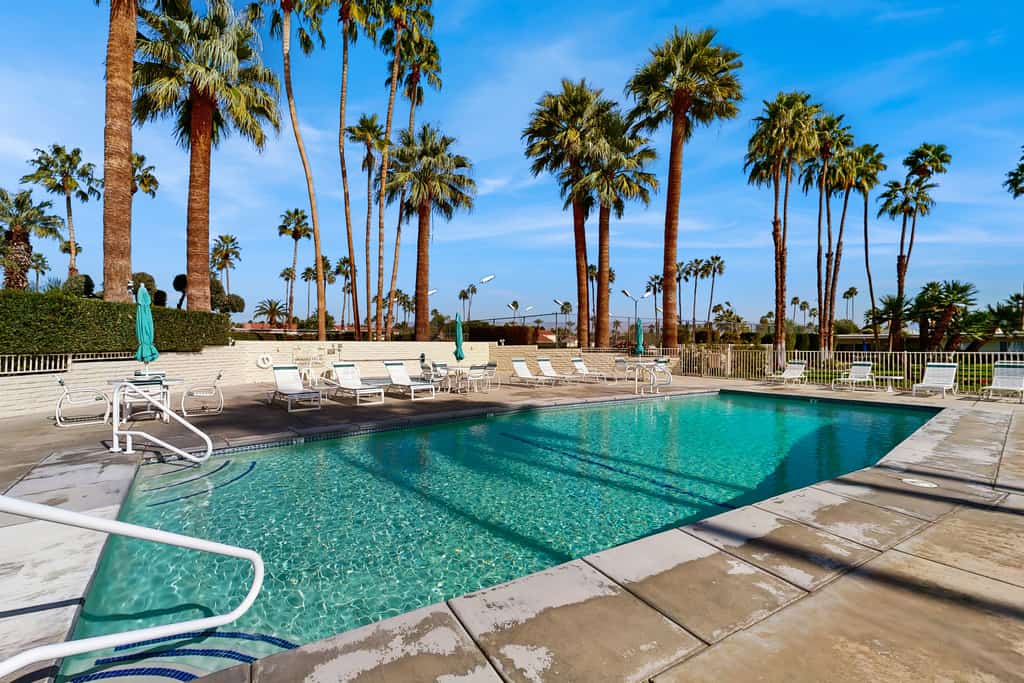 Delightful and sophisticated condo with shared tennis, outdoor pool, & spa