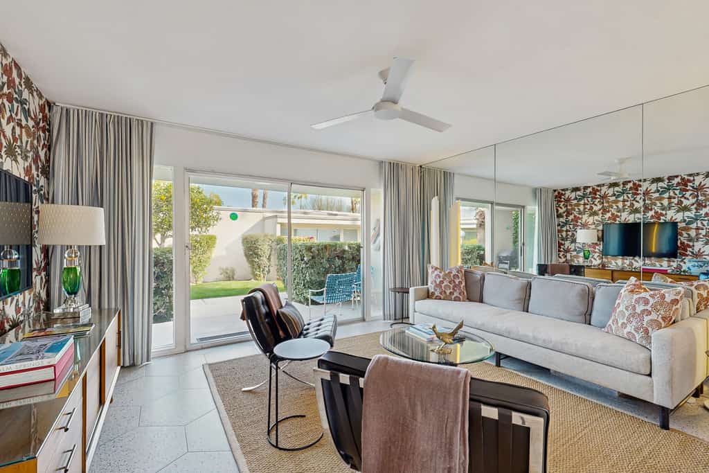 Delightful and sophisticated condo with shared tennis, outdoor pool, & spa