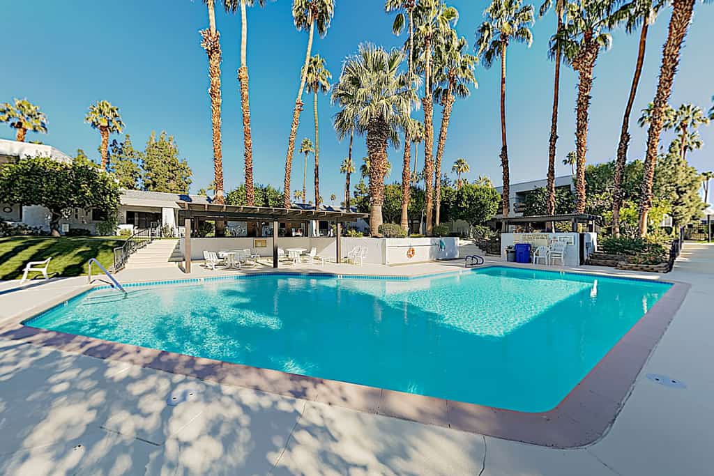 Lovely Palm Tree Retreat with Pools, Hot Tubs & Tennis | Near Golf & Dining