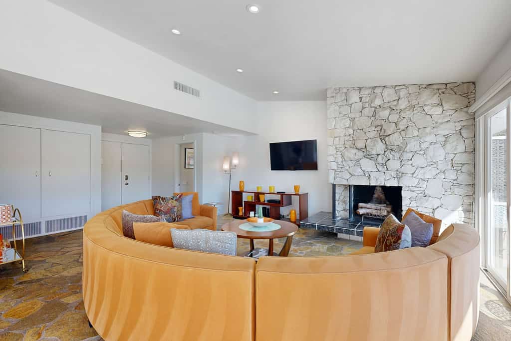 Retro style dog-friendly home with private pool/spa, firepit & on-site golf