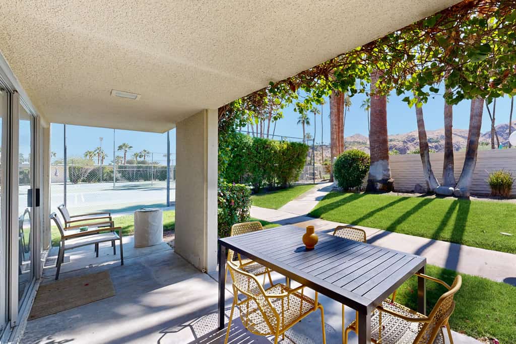 Dog Friendly Mid-Century Villa at The Coco Cabana with Pool, Spa & Tennis Courts