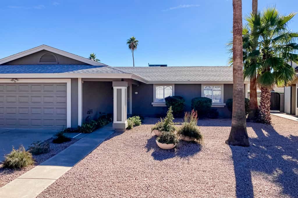 Charming desert stay with enclosed yard, pool, chef