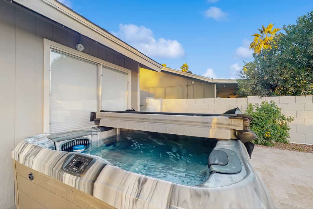 Charming desert stay with enclosed yard, pool, chef