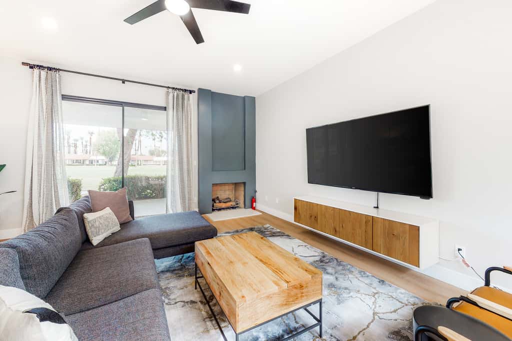 Modern Desert Retreat