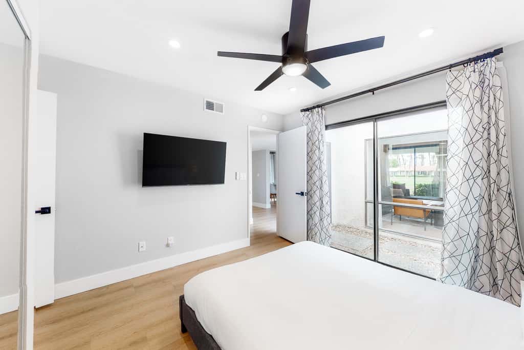 Modern Desert Retreat
