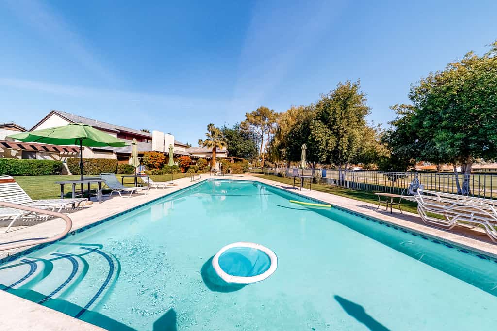 Beautiful Family Home w/Shared Pool/Spa, Firepit, Central AC, & Mountain Views
