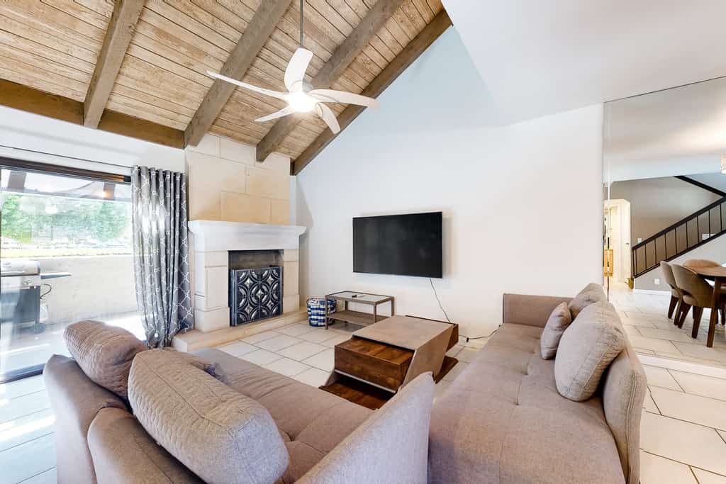 Beautiful Family Home w/Shared Pool/Spa, Firepit, Central AC, & Mountain Views