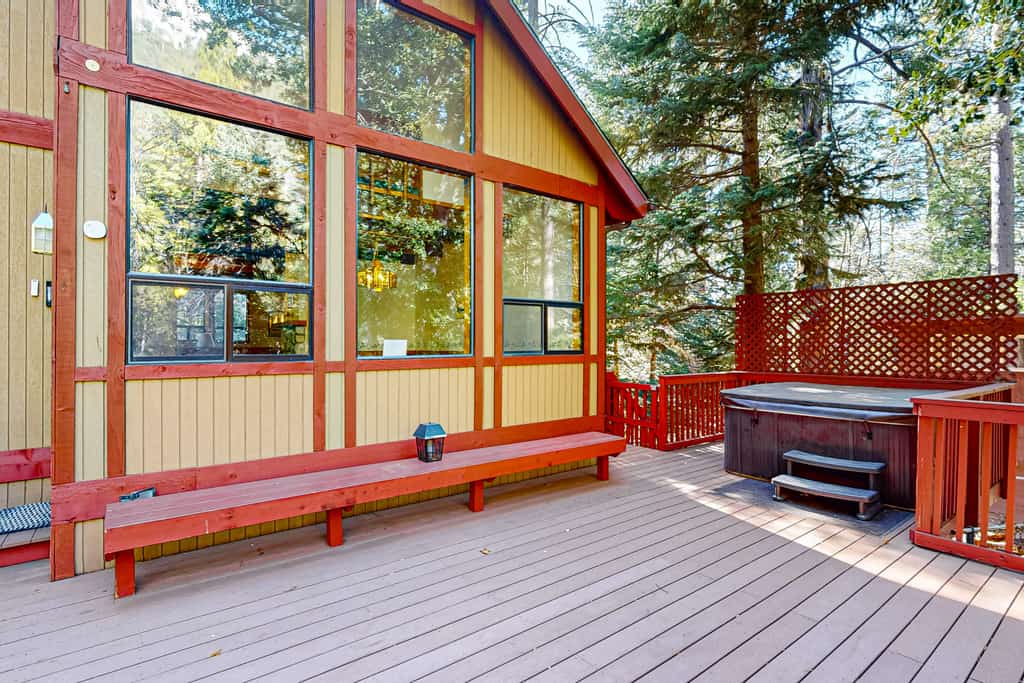 Spacious dog-friendly cabin with creek & mountain views