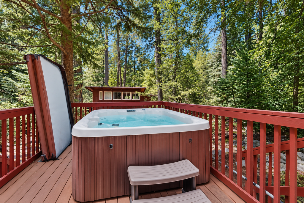 Spacious dog-friendly cabin with creek & mountain views
