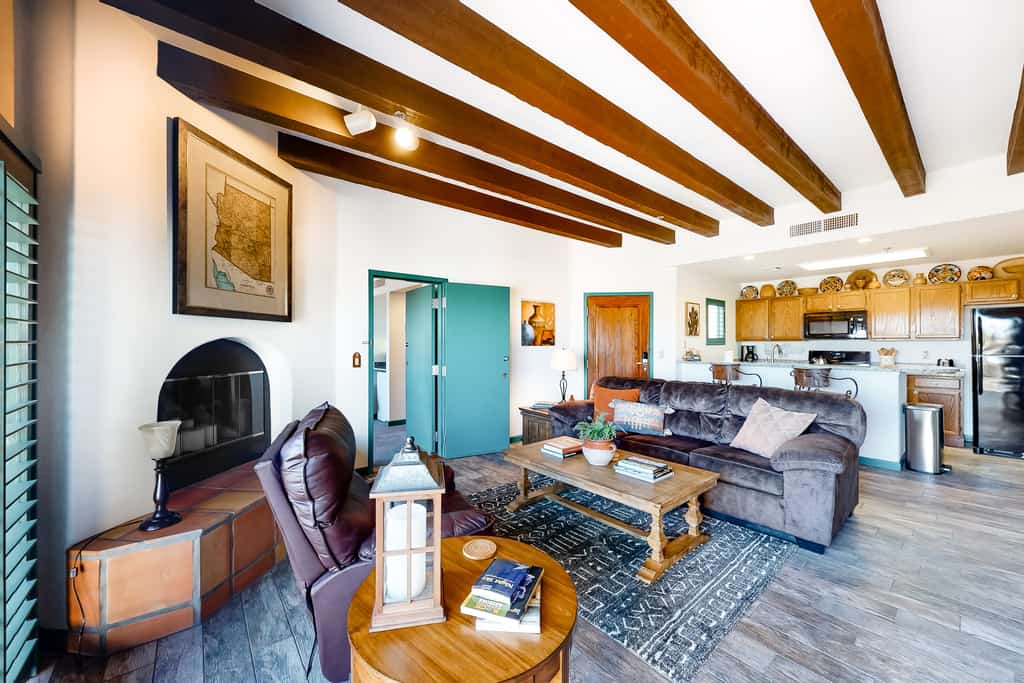 Stylish Townhouse and Suite w/Golf On-Site, and City & Mountain Views