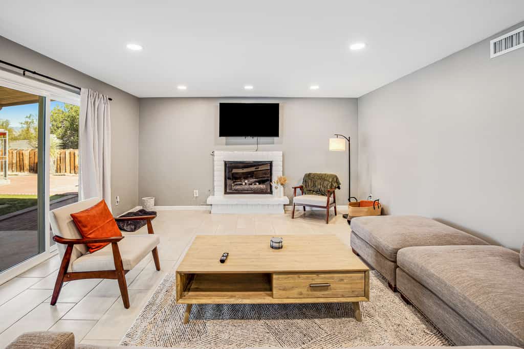 Dog-friendly sunshine stay with private pool, spacious yard, central AC & W/D
