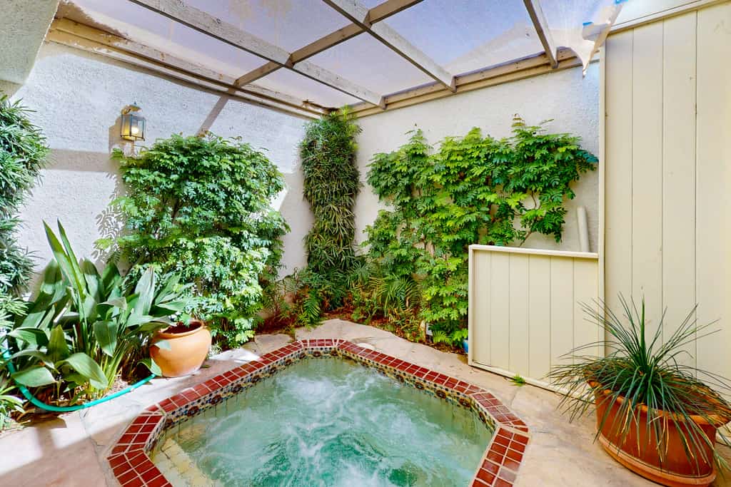 Condo on Golf Course with Private Hot Tub | On-Site Pools & Spa