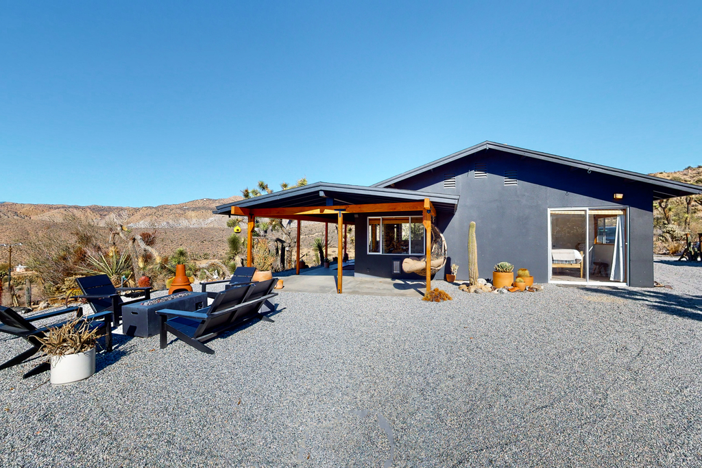 Desert Noir Retreat