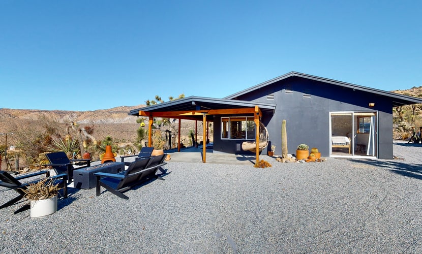 Secluded hilltop home with hot tub, cowboy pool, & amazing views