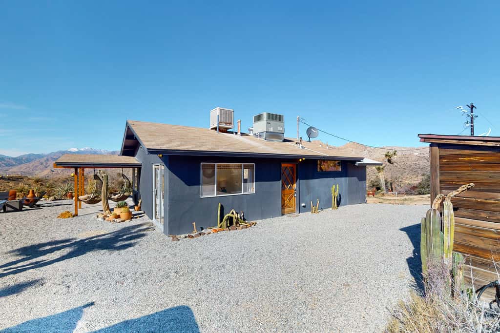 Desert Noir Retreat