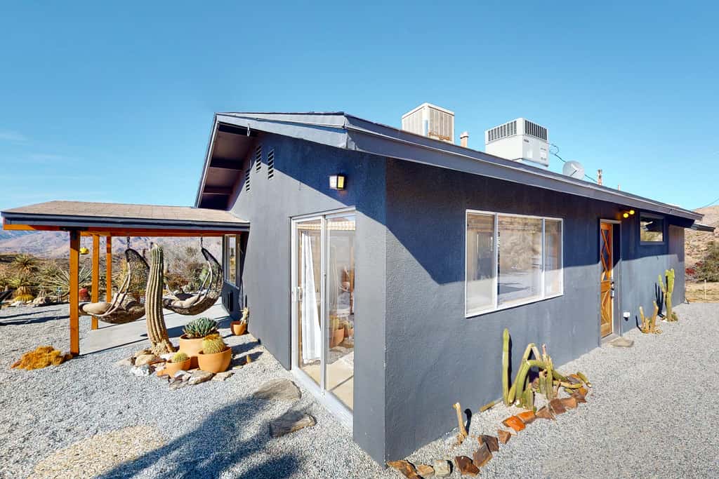 Desert Noir Retreat