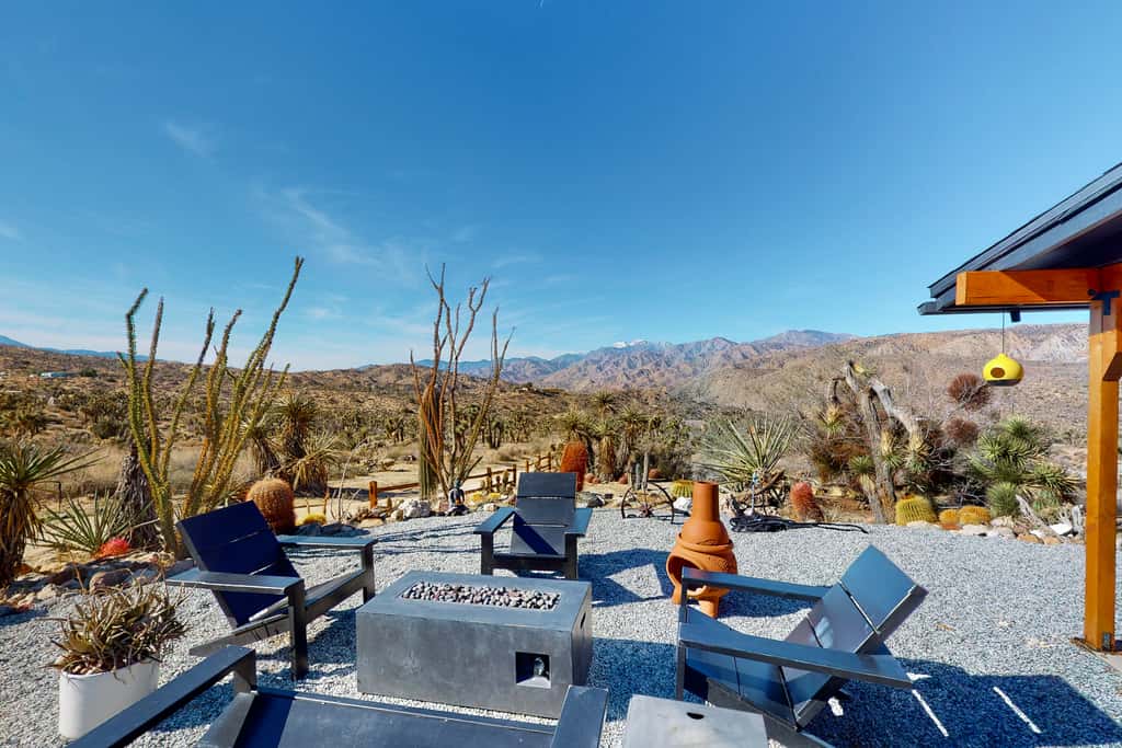Desert Noir Retreat