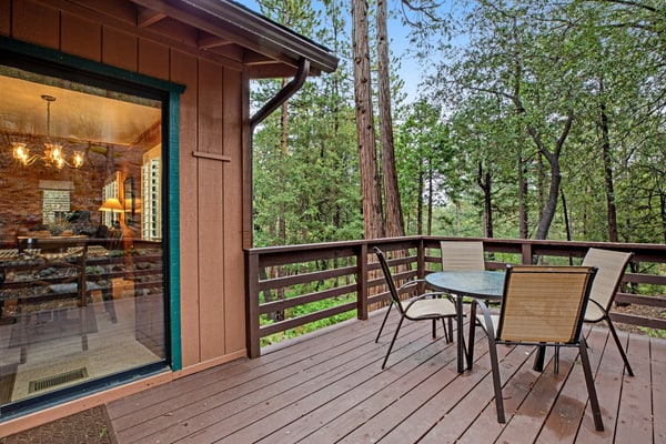 Secluded Dog-Friendly Cabin w/Wood Fireplace, Deck, Private W/D, Mtn Views